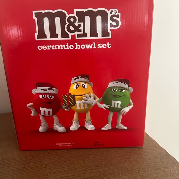 -———————
M&M'S Ceramic Snack Bowl Gift Set with Candy. - Picture 3 of 5